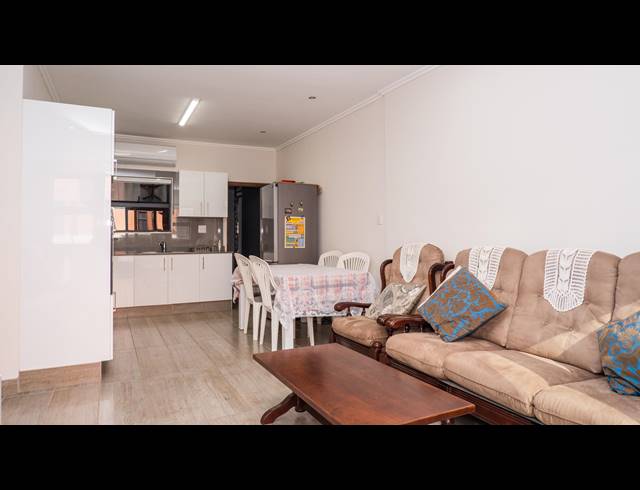 2 BEDROOM APARTMENT FOR SALE IN UMHLANGA RIDGE